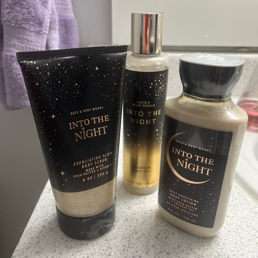 Bath & Body Works Into the Night Exfoliating Glow Set - Black and Gold